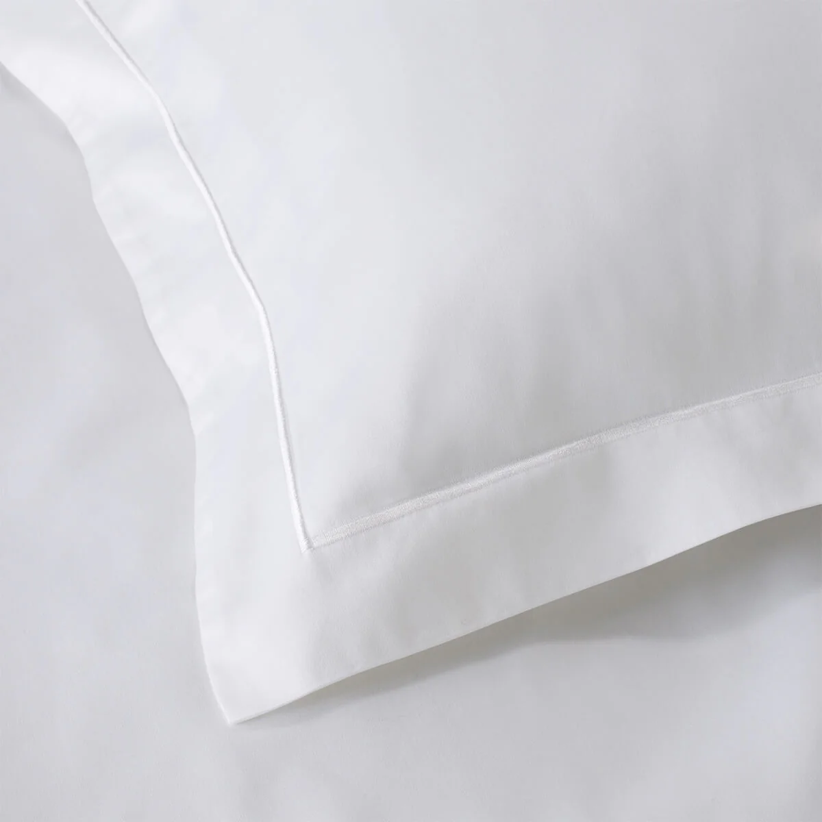 White 400 Thread Count Egyptian Cotton Bed Set with 40cm Deep Fitted Sheets - Image 8