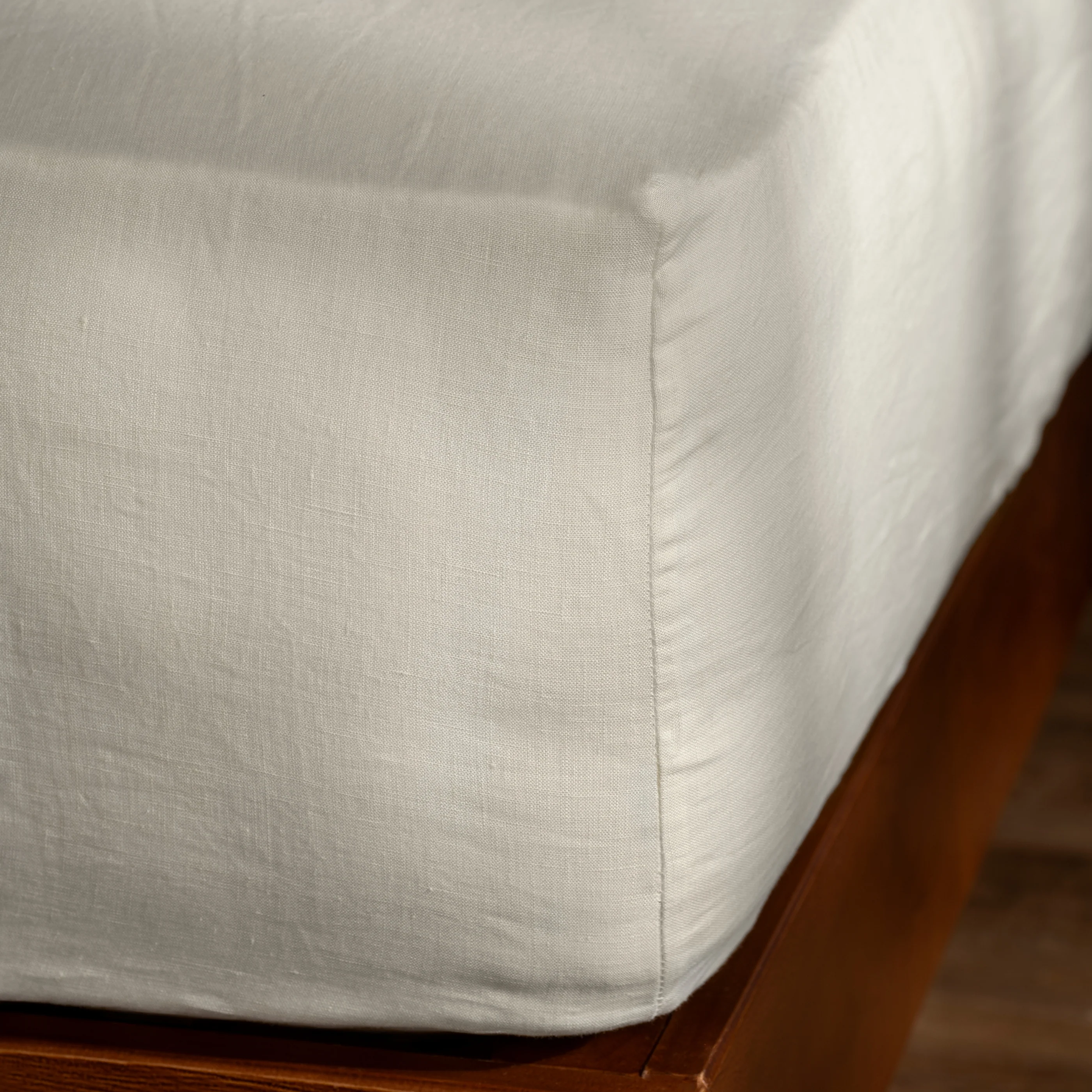 Chalky White French Linen 40cm Deep Fitted Sheets - Image 2