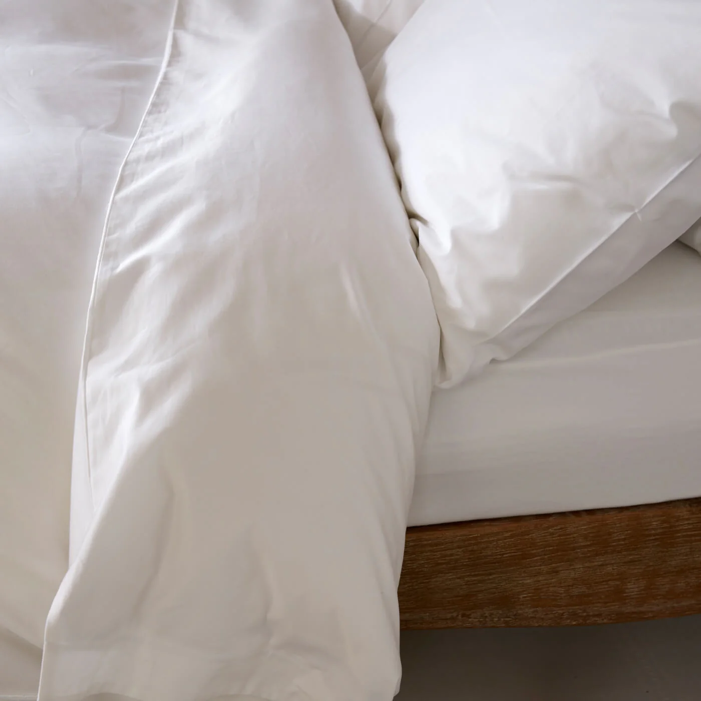 White 300 Thread Count Easycare Cotton With Tencel Bundle - Image 6