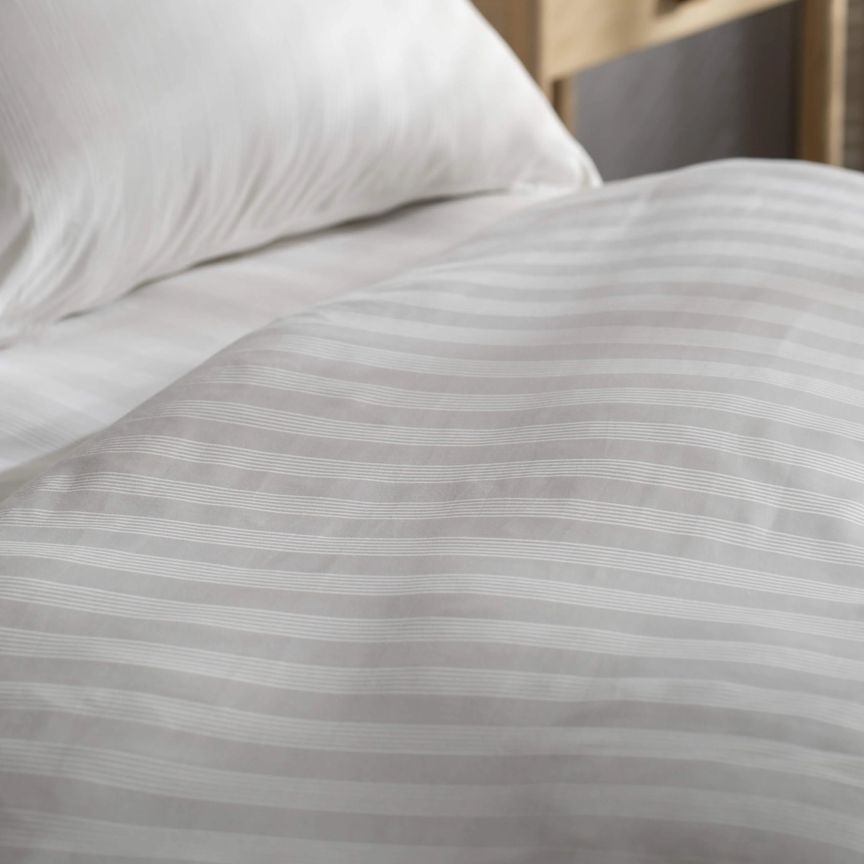 White 400 Thread Count Dobby Stripe Egyptian Cotton Bedding - Image 4