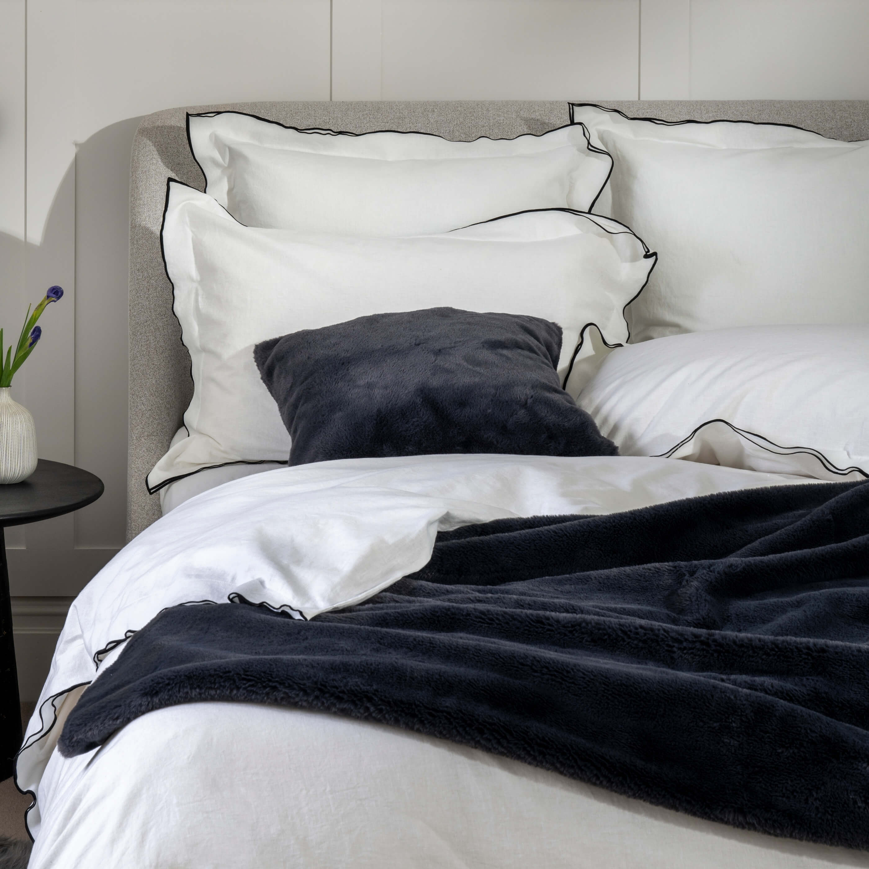 White/Charcoal Overlocked Edge Linen & Cotton Blend Duvet Cover - Image 5